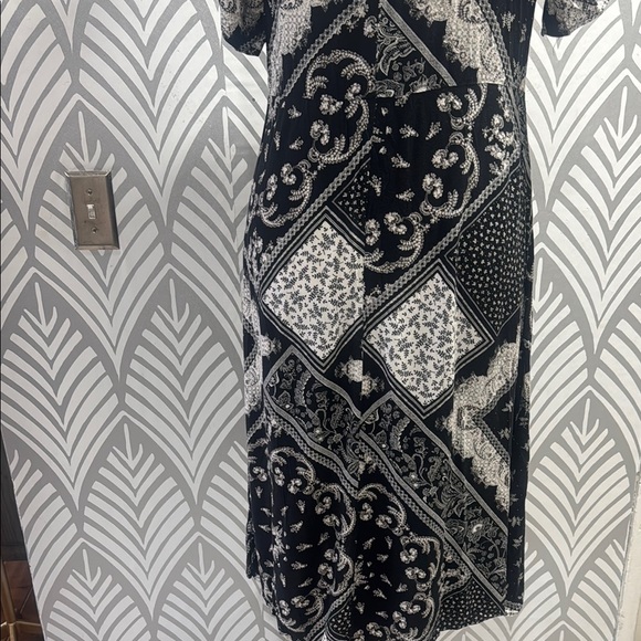 Black and White Flutter Sleeve Midi Sundress - Picture 6 of 10